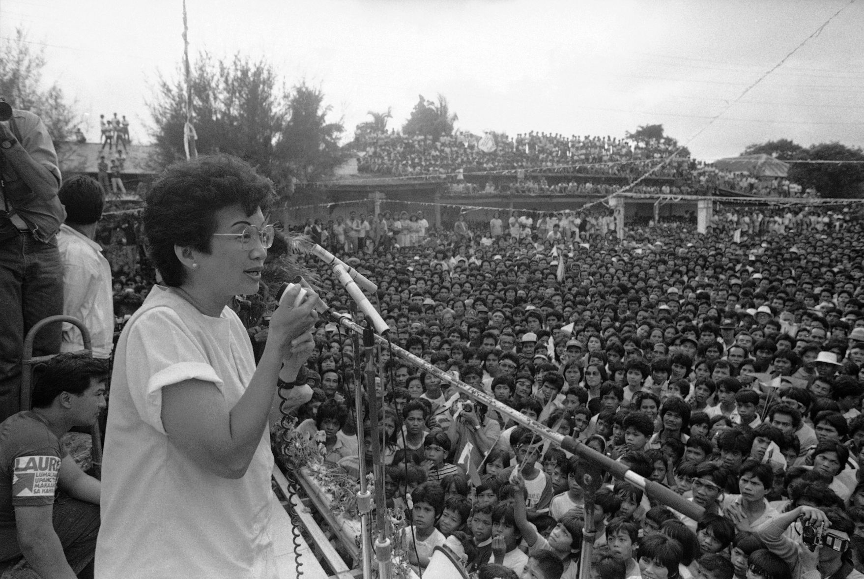 1986: Corazon Aquino